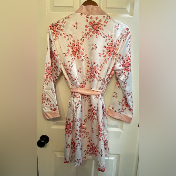 Morgan Lane- Satin Robe - Picture 3 of 8
